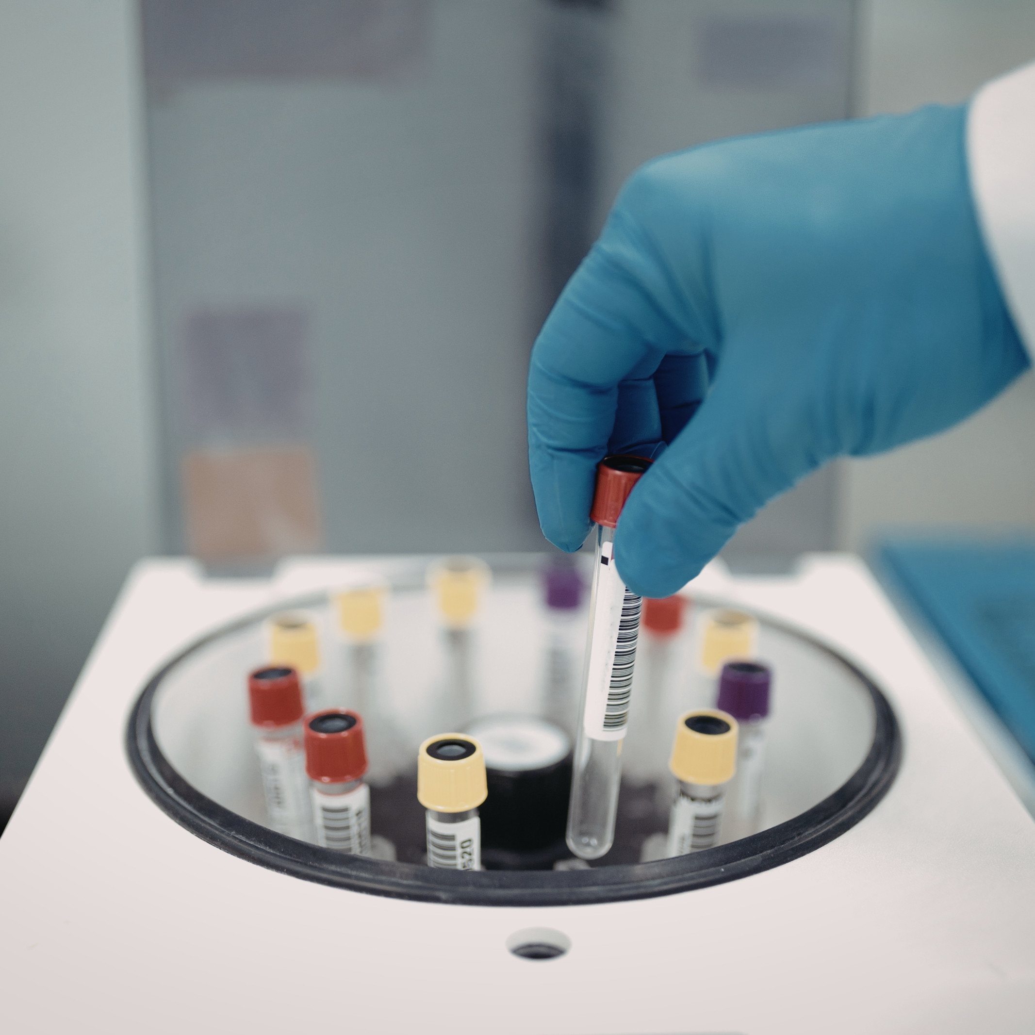 الإدارة البيئية المتكاملة في معامل التشخيص الطبي وبنوك الدم والصيدلية الإكلينيكية